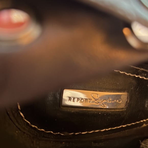 Black peep toe heels. - Picture 7 of 8